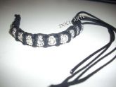 pulseira preta com strass de flor