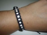 pulseira preta macramê com strass